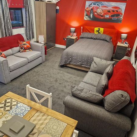 Joiners Arms - Studio Apartments Market Drayton Kültér fotó