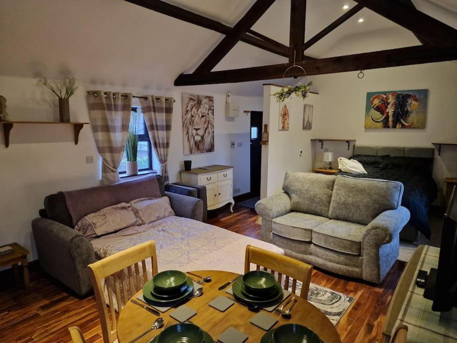 Joiners Arms - Studio Apartments Market Drayton Kültér fotó