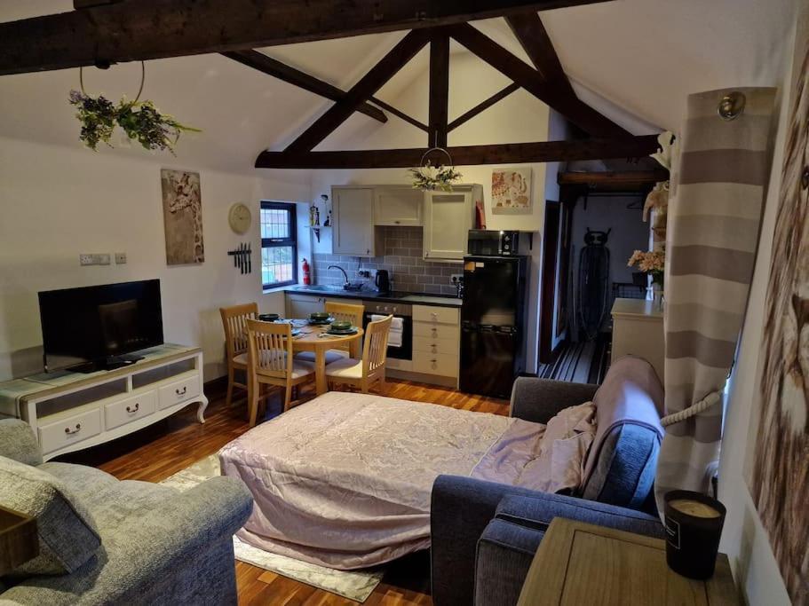 Joiners Arms - Studio Apartments Market Drayton Kültér fotó