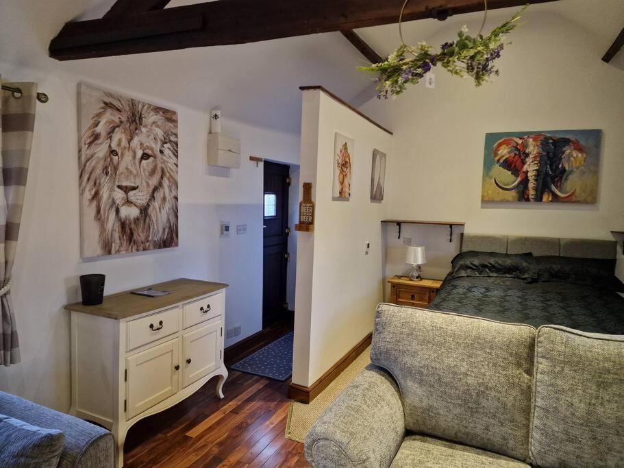 Joiners Arms - Studio Apartments Market Drayton Kültér fotó