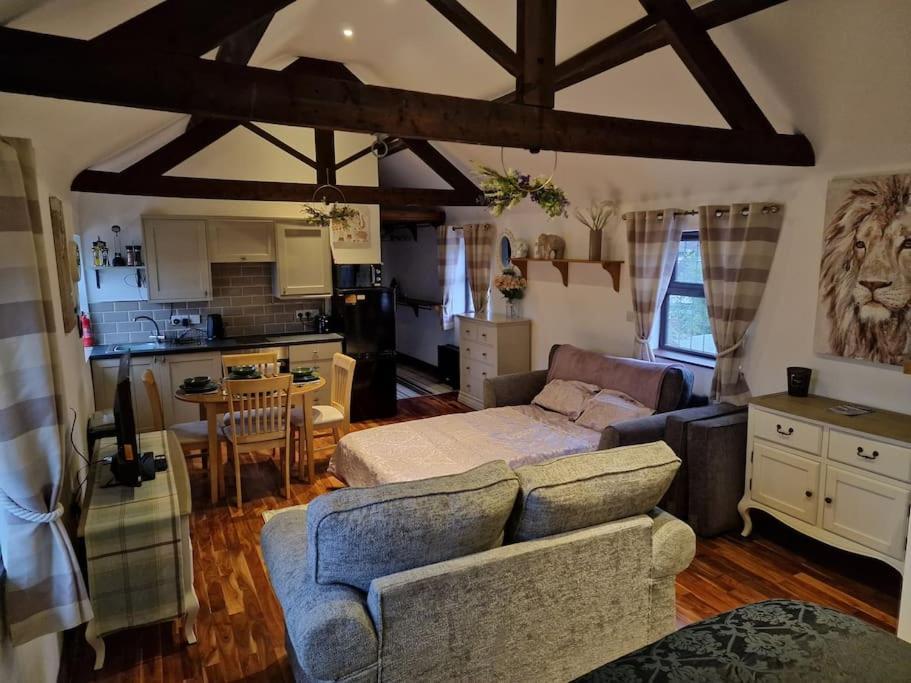 Joiners Arms - Studio Apartments Market Drayton Kültér fotó