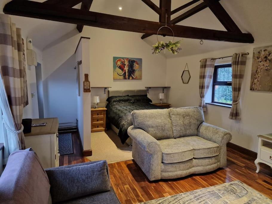 Joiners Arms - Studio Apartments Market Drayton Kültér fotó