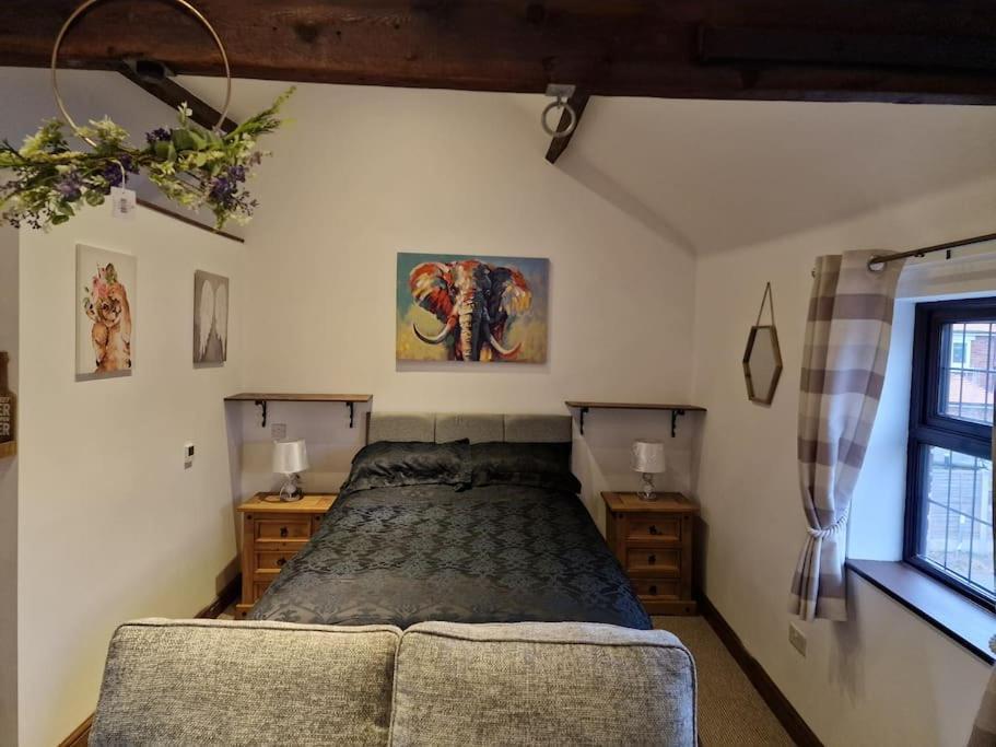 Joiners Arms - Studio Apartments Market Drayton Kültér fotó