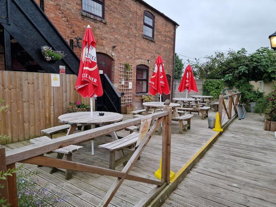 Joiners Arms - Studio Apartments Market Drayton Kültér fotó