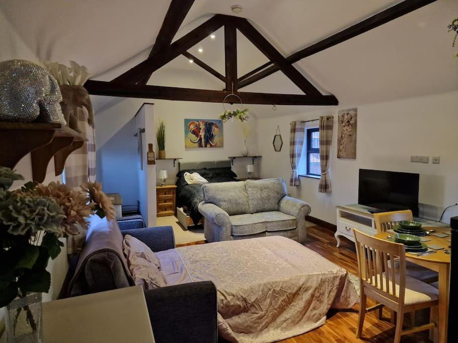Joiners Arms - Studio Apartments Market Drayton Kültér fotó